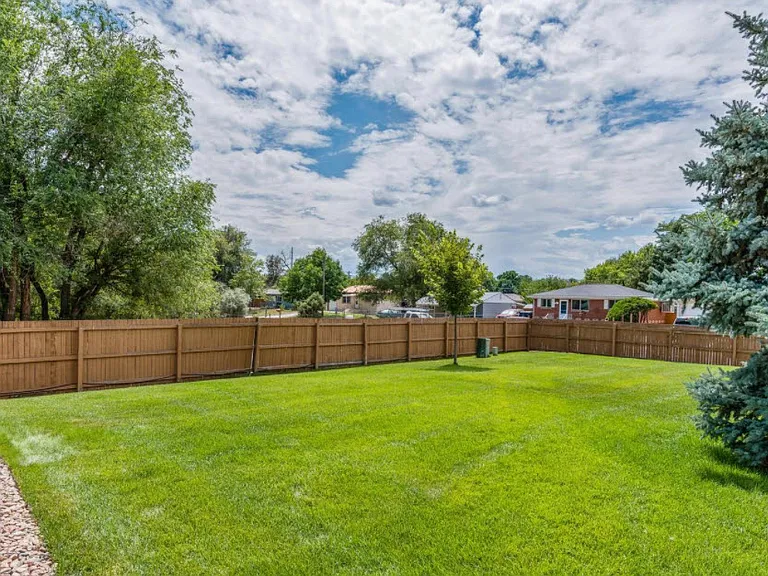 Large side yard