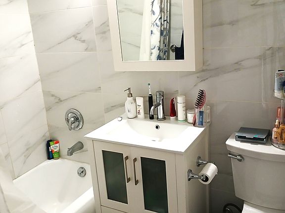 5th image of 333 E 46th St APT 17B