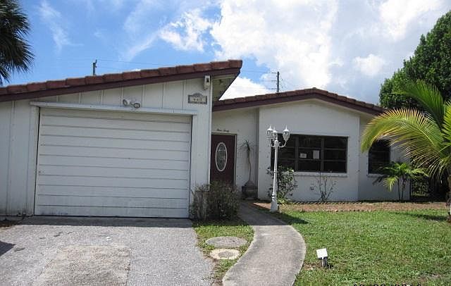 1st image of 440 SW 10th Ave