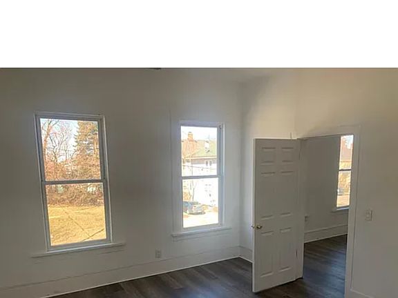 3rd image of 709 10th St #2