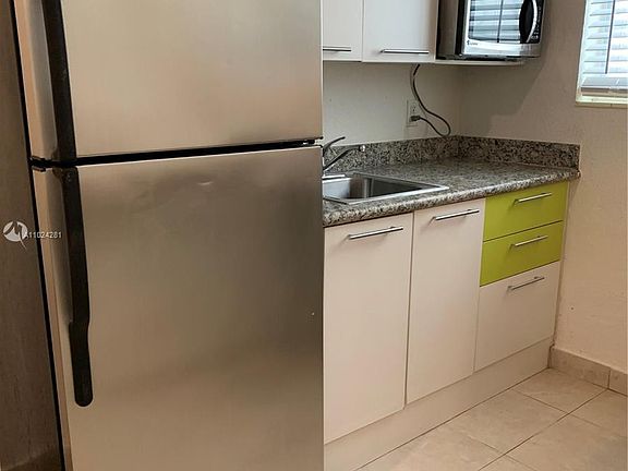 3rd image of 1524 Lenox Ave APT 15