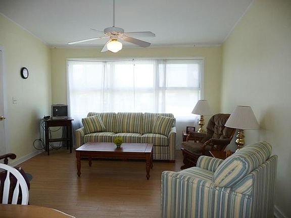 2nd image of 678 Kings Hwy