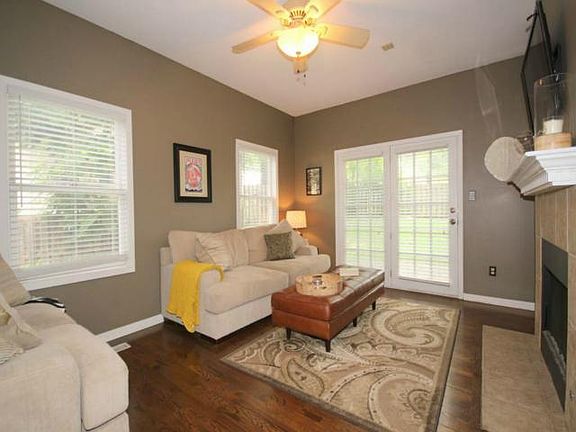3rd image of 6025 Robinson Ln