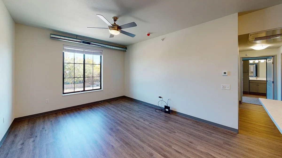 Building Photo - 1520 NW Irvinedale Dr