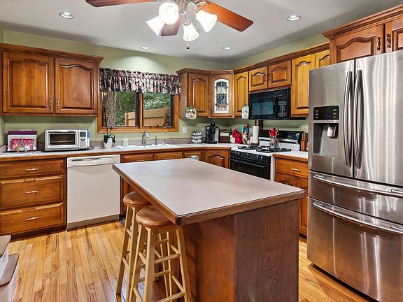 4th image of 32841 Nikki Ln
