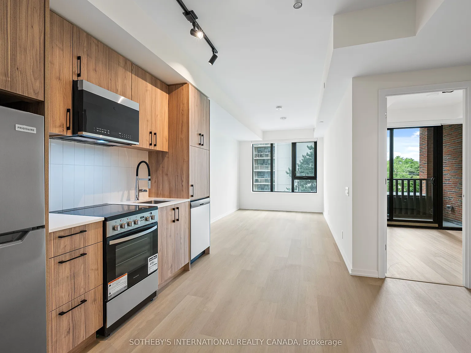 1 bed, $2,555 — Photo 4