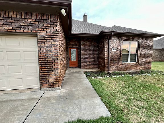 2nd image of 1409 Danberry St