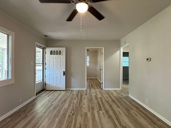 4th image of 2101 S Pershing Dr