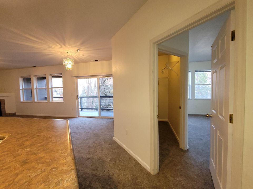 Entry to primary bedroom