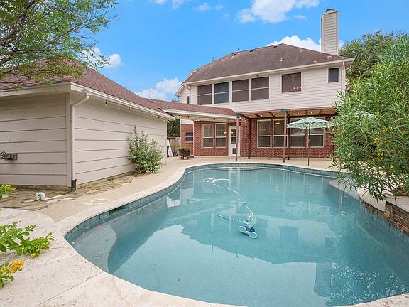 2nd image of 2814 Carmel Woods Dr