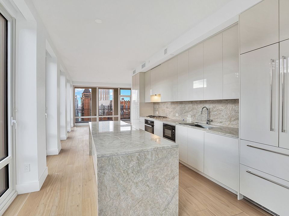 1st image of 15 W 61st St #D27