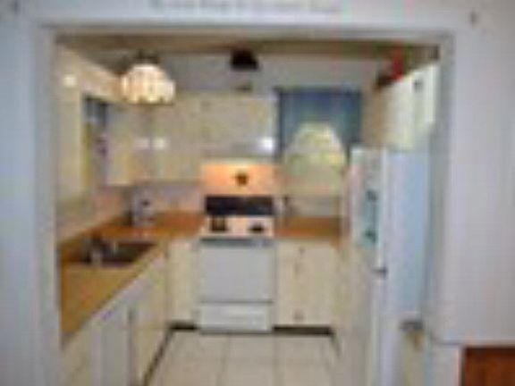 5th image of 808 N Beachview Dr