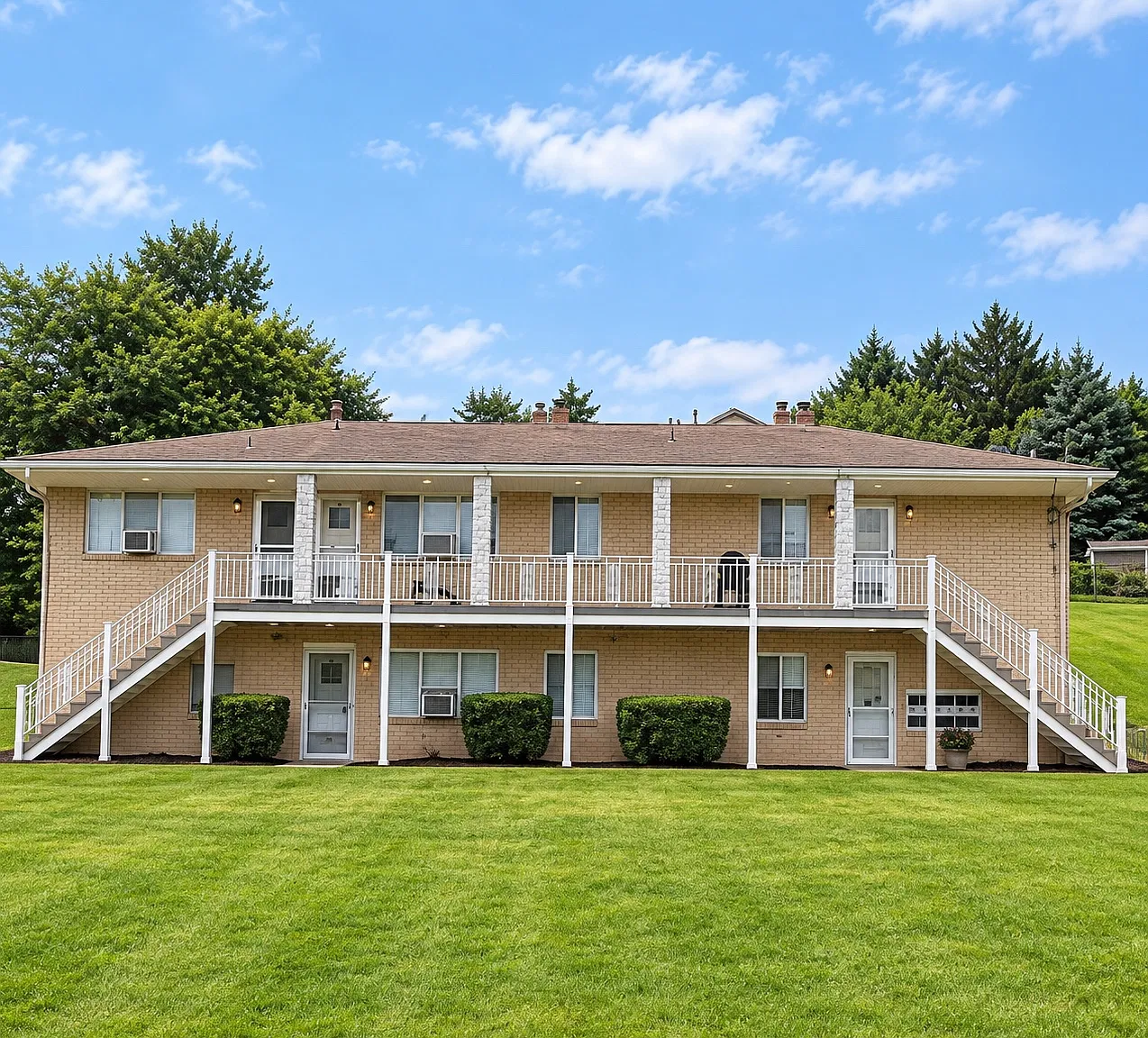 1209 Goldstrohm Ln — Photo 1