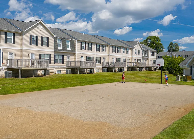 The Paddock Townhomes - Student Living Priced Per Room — Photo 18