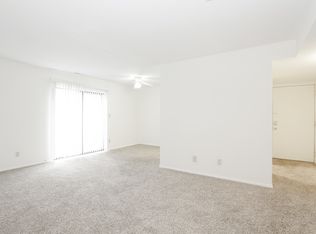 908 N Broadway Ave #403-1, Urbana, IL 61801