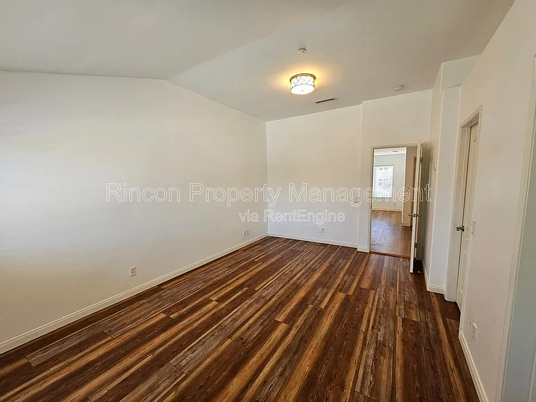4782 Templeton St — Photo 11