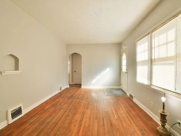 715 S West Ave — Photo 9