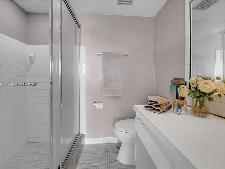 2737 S Oakland Forest Dr #204 — Photo 23
