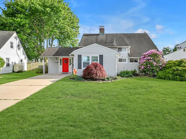 12 Spoke Lane, Levittown, NY 11756