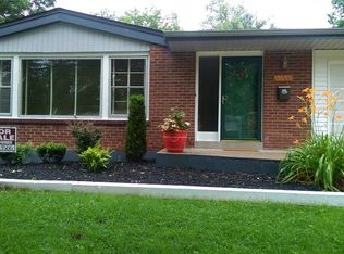7151 Willow Tree Ln, Saint Louis, MO 63130