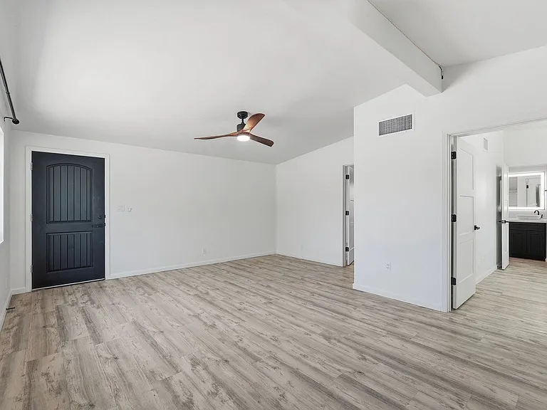 2535 N Dodge Blvd #3 — Photo 12