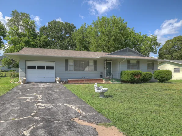 511 E 14th Street, Carthage, MO 64836