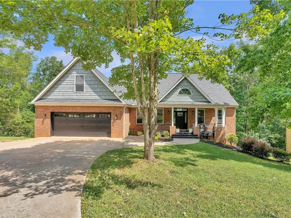 132 Little River Ct, Cornelia, GA 30531