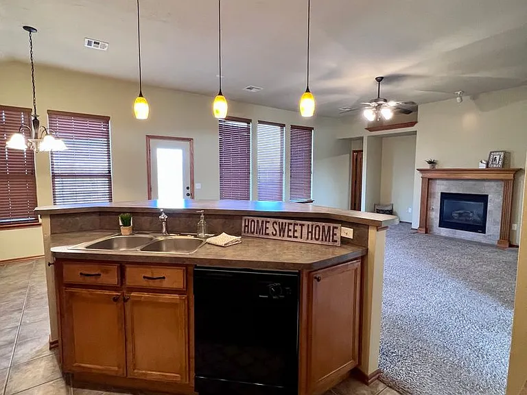 617 Applewood St — Photo 13