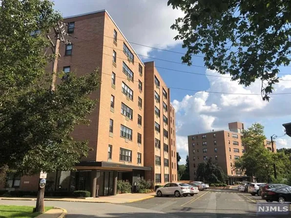 2352 Linwood Ave APT 4B, Fort Lee, NJ 07024