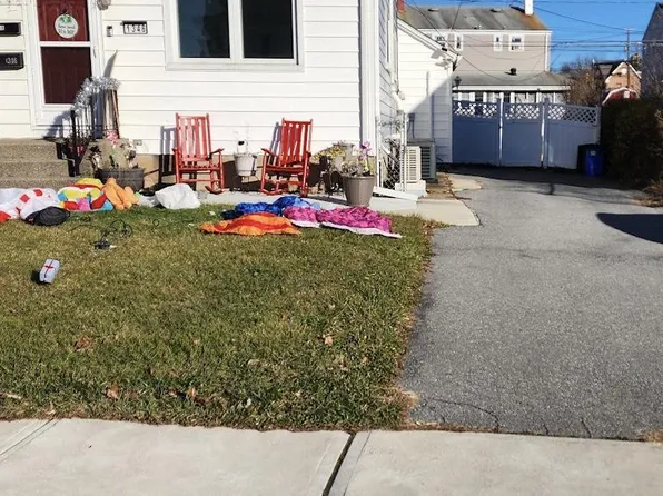 1346 Greenview Dr, Bethlehem, PA 18018