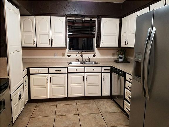 3rd image of 2311 Lon Hays Dr