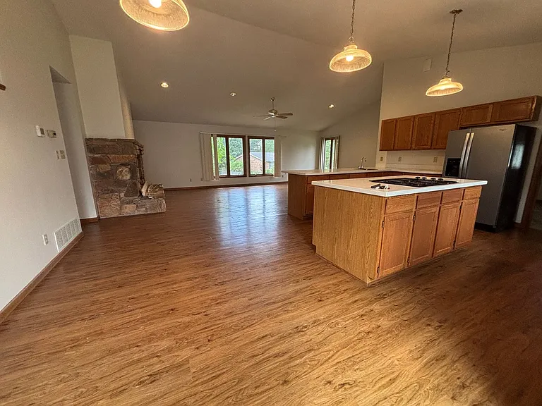 300 Dover Dr — Photo 7