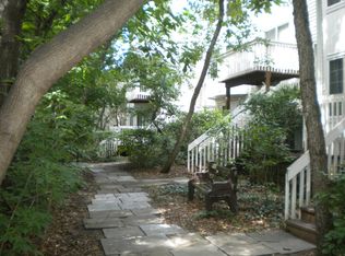 324 W Treehouse Ln, Round Lake, IL 60073