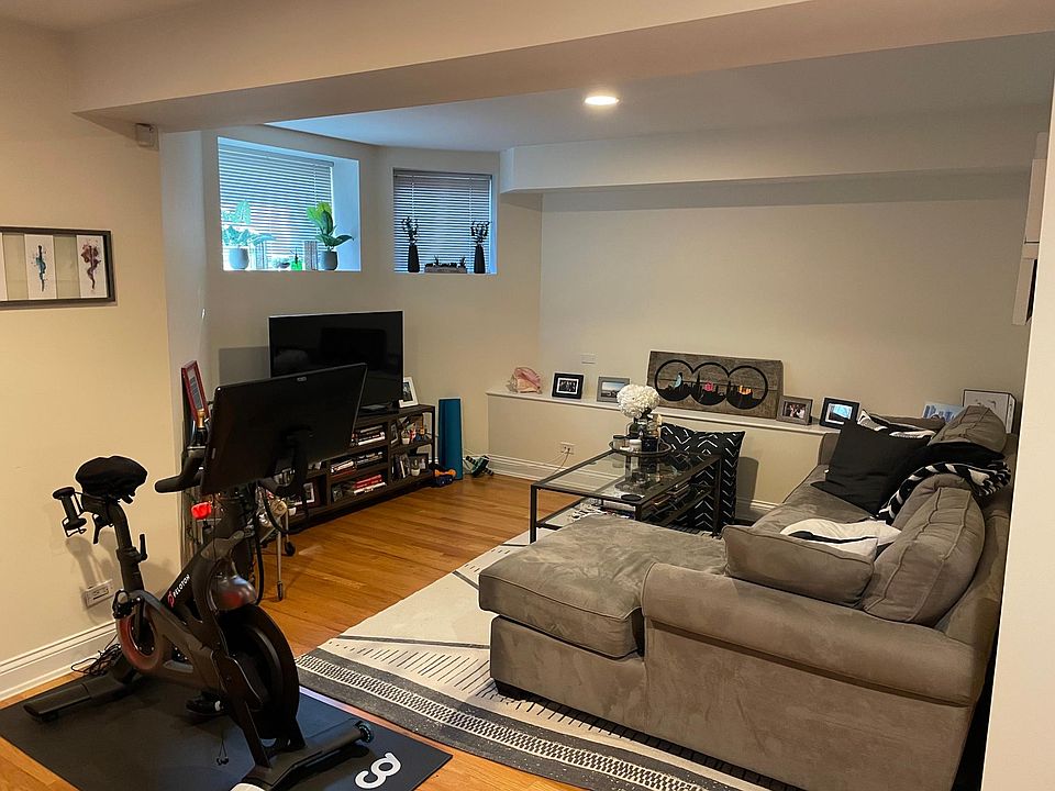 1st image of 820 W Oakdale Ave #G