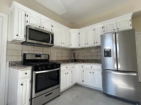 2nd image of 1117 Doughty Blvd #3