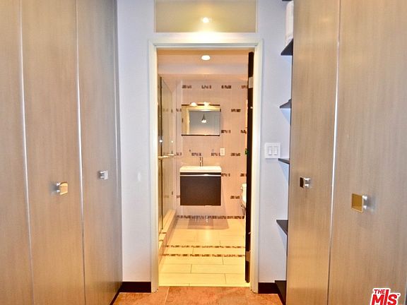 5th image of 999 N Doheny Dr APT 1207