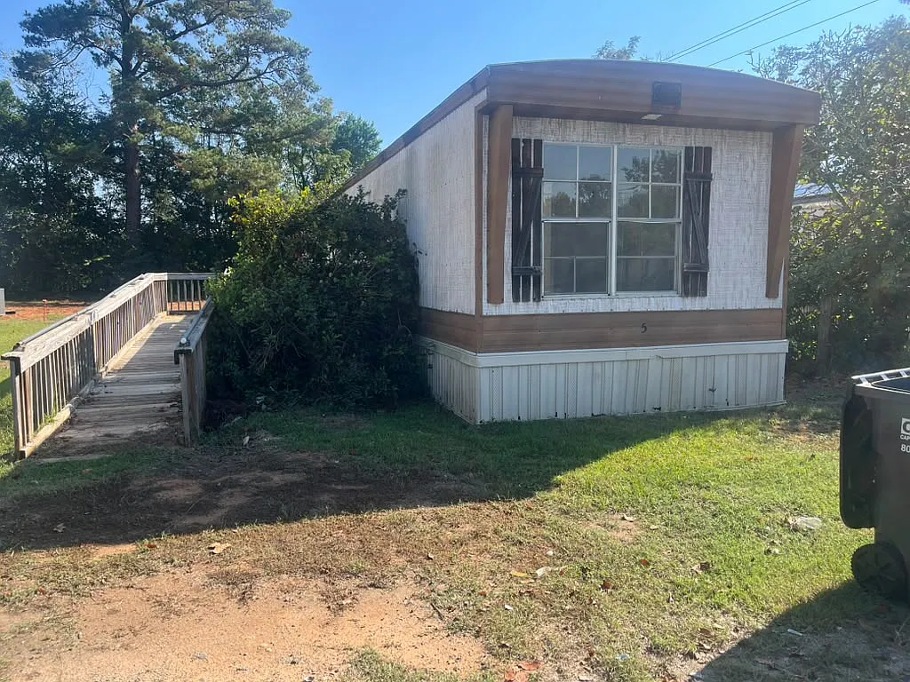 3 bed, 940 sqft, $850 — Photo 1