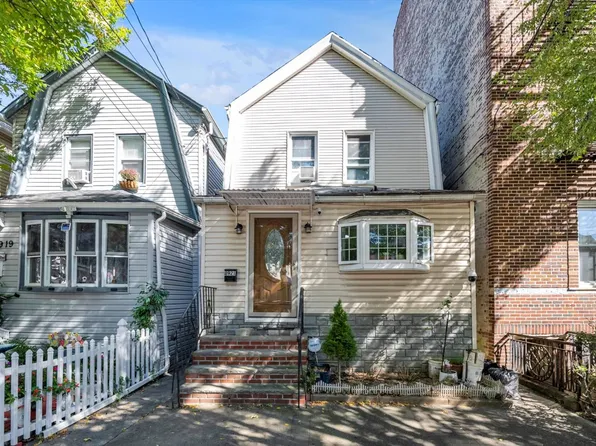 8921 86th St, Woodhaven, NY 11421