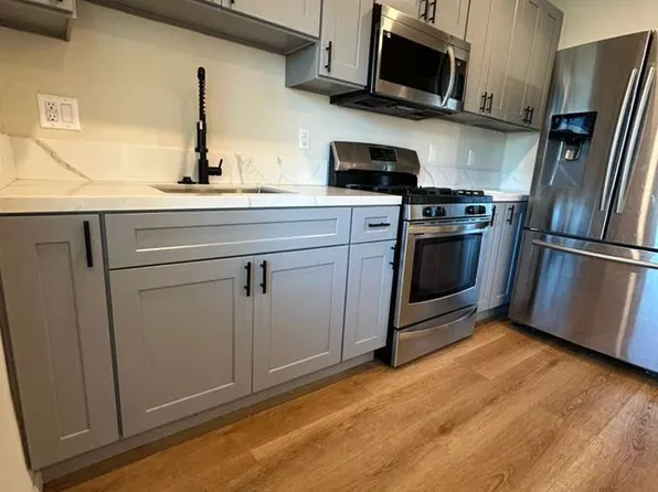 15335 El Casco St, Sylmar, CA 91342