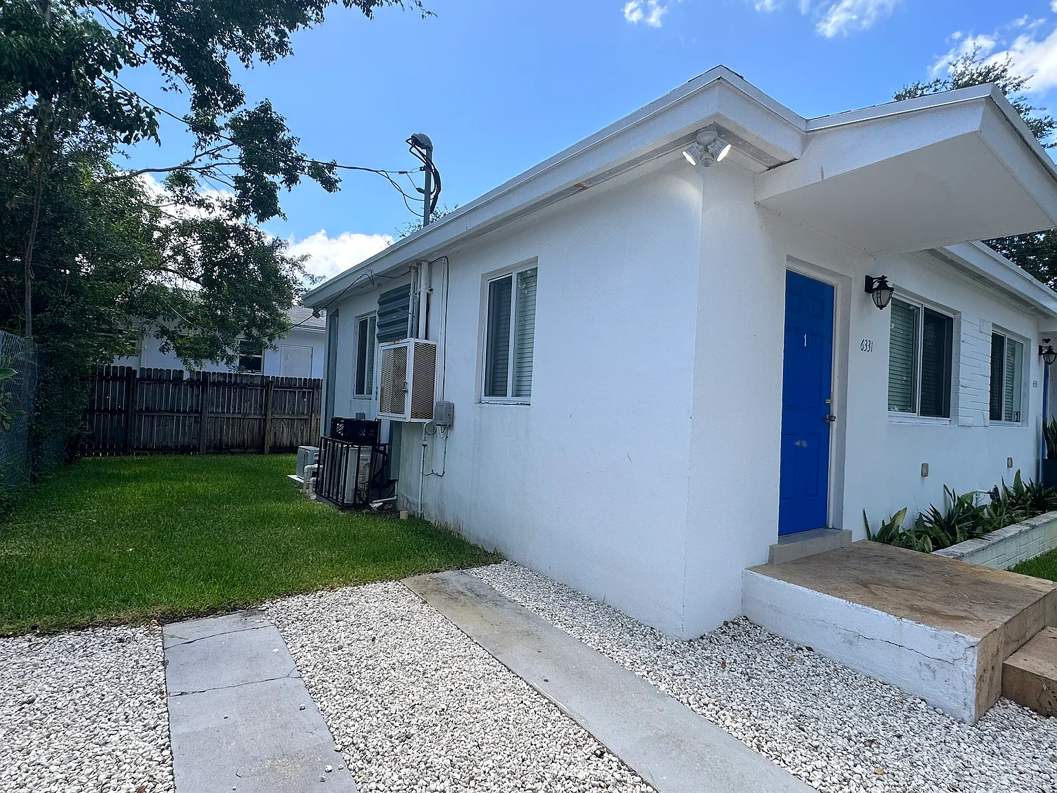 6331 NE 4th Ct — Photo 2