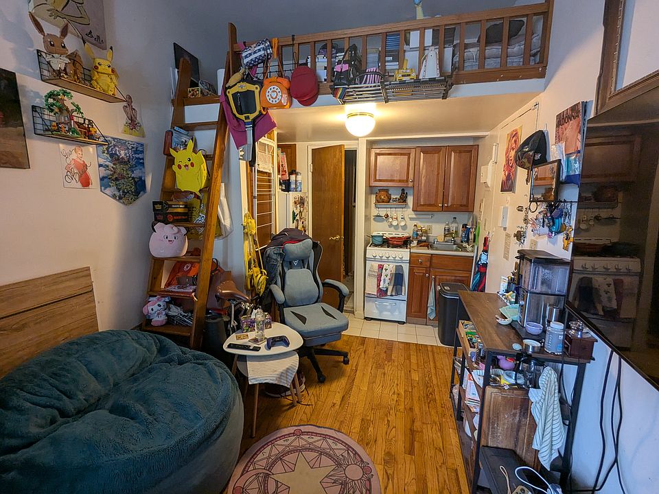 2nd image of 118 W 83rd St APT B