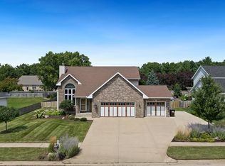 1850 Indian Springs Ct, Freeport, IL 61032