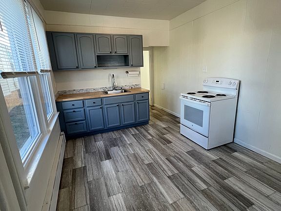 Kitchen-As Soon As You Enter
Kitchen Is 13 x 22