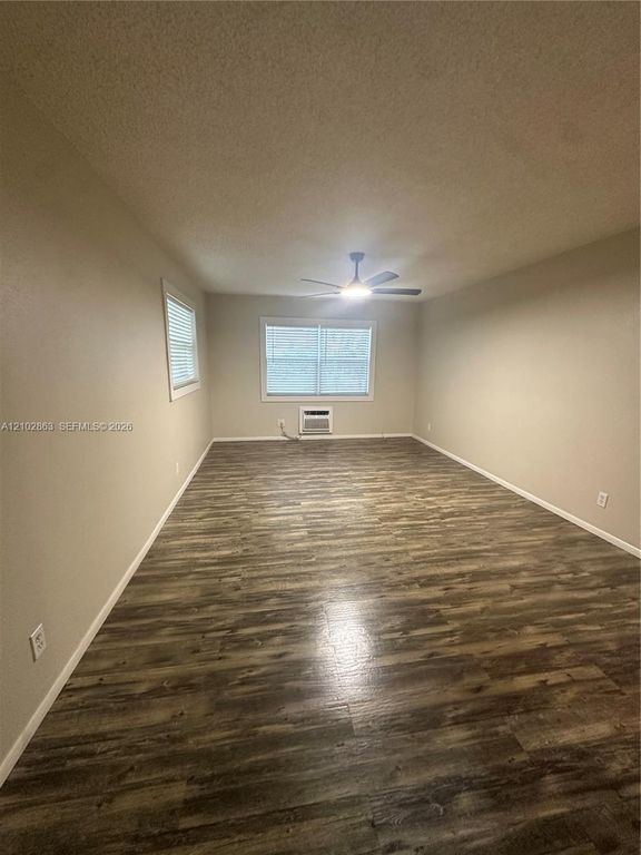 1050 E Sample Rd APT 202, photo 7