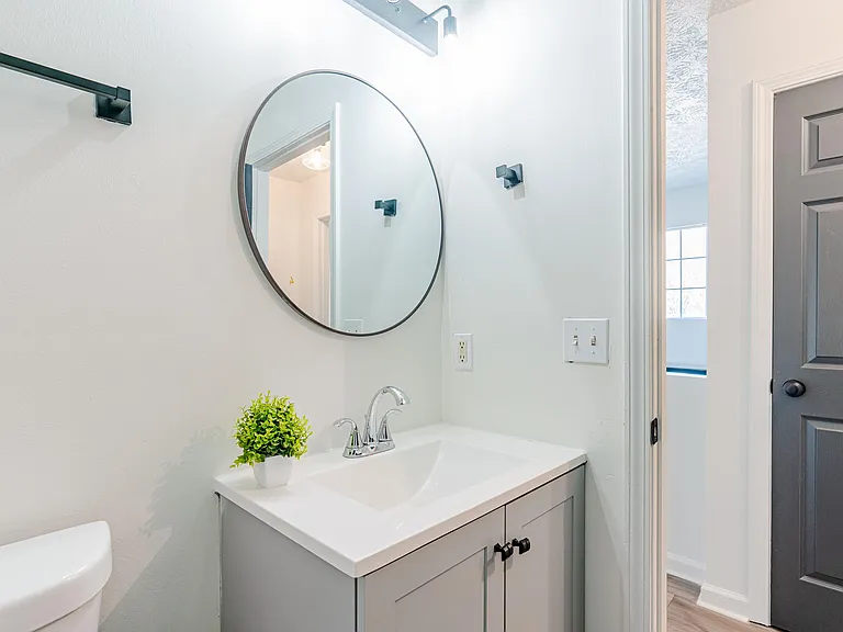 Lineview Dr — Photo 10