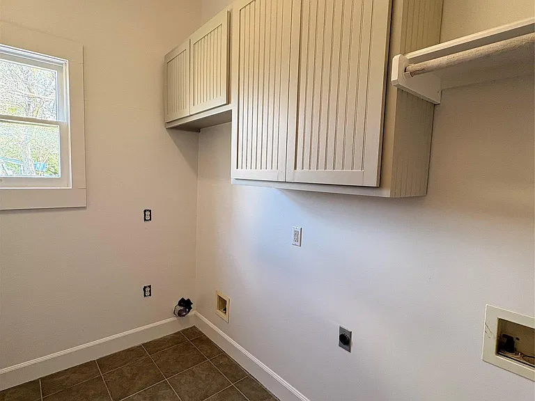 105 S Cedar St — Photo 18