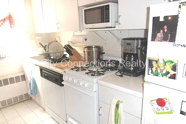 Rented by City Connections Realty | media 10