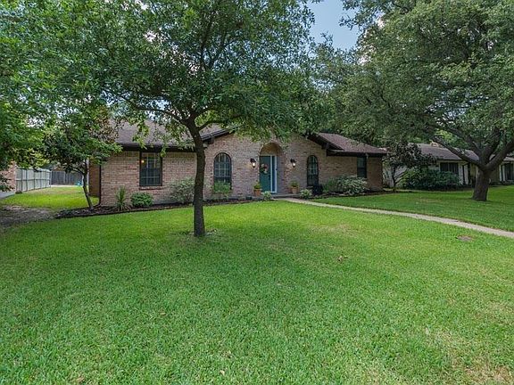 2nd image of 506 Deer Dr