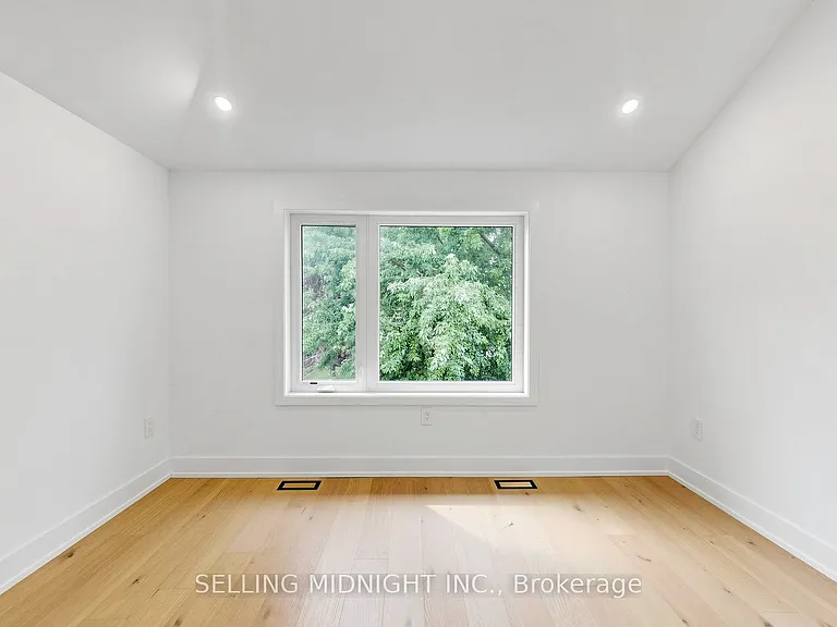 42 Guthrie Ave — Photo 37
