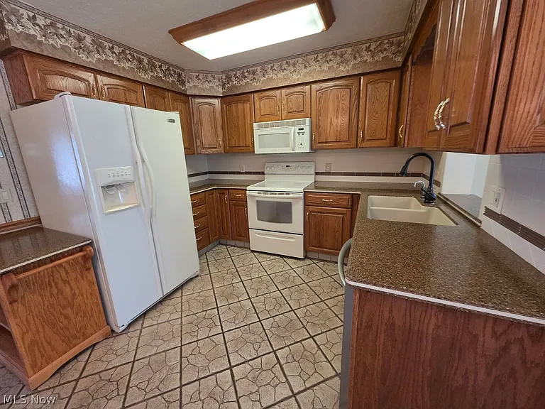 7500 Quarry Rd #C — Photo 16